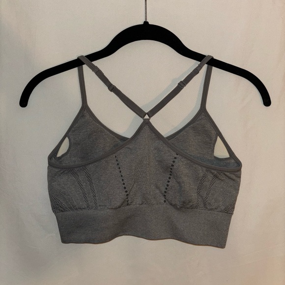Pro-fit sports bras - Picture 3 of 5